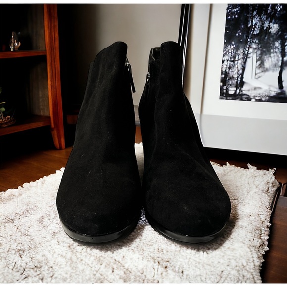 ♥️Bandolino Black Suede Ankle Boots Size 9.5 - Picture 4 of 4